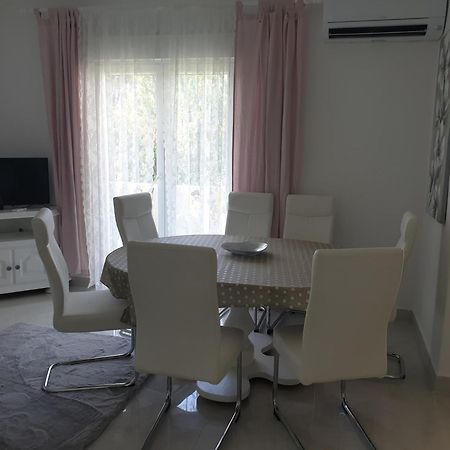 Apartments Mare Banjol Eksteriør bilde