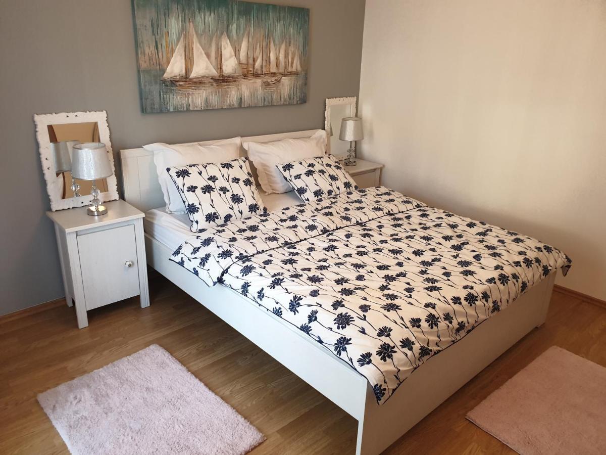 Apartments Mare Banjol Eksteriør bilde