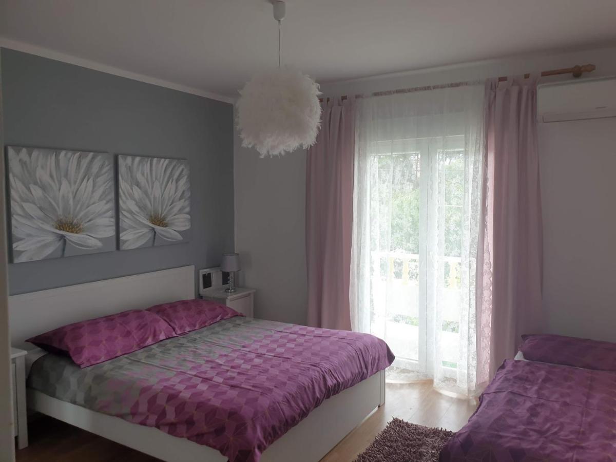 Apartments Mare Banjol Eksteriør bilde