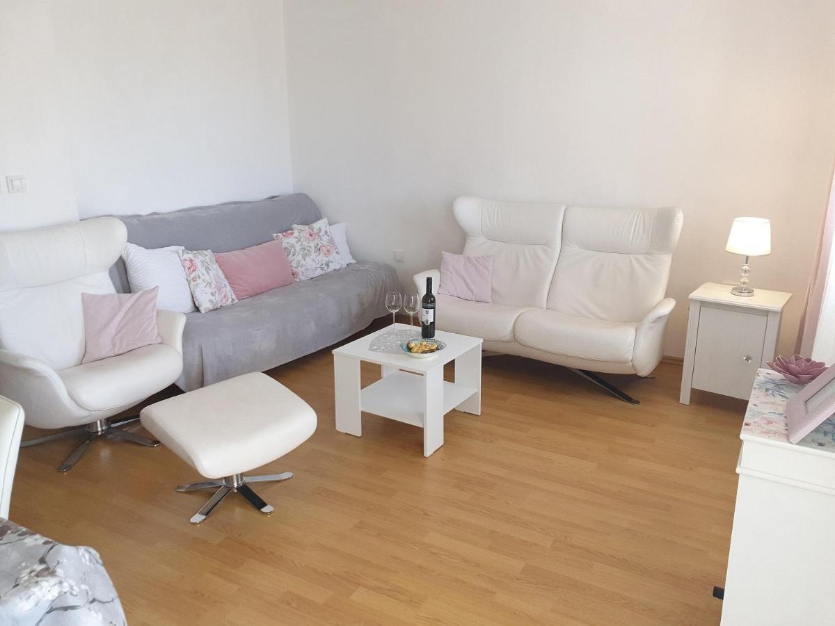 Apartments Mare Banjol Eksteriør bilde